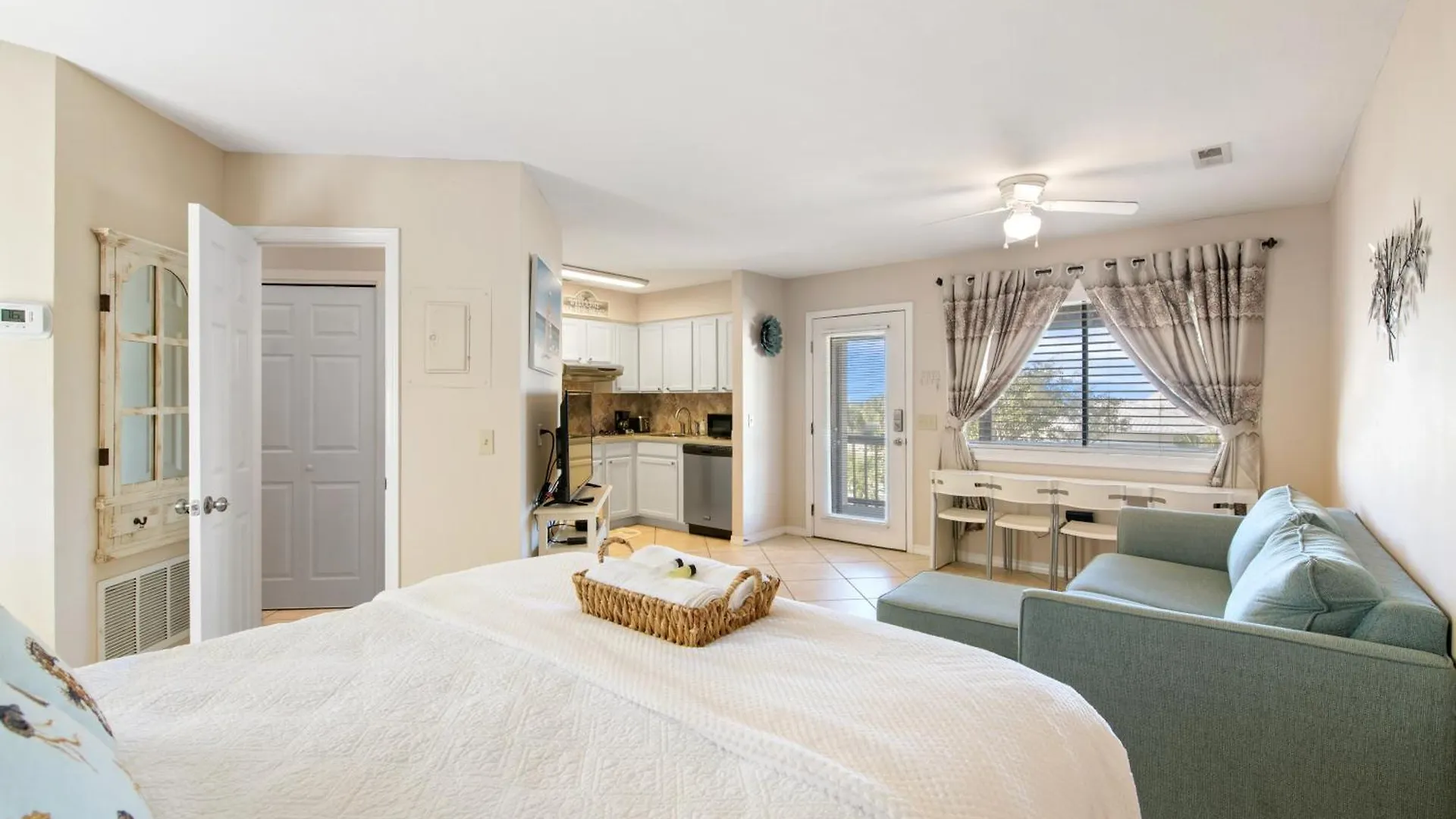 Beach Bliss Studio Walk To Shore With Pool Access Panama City Beach